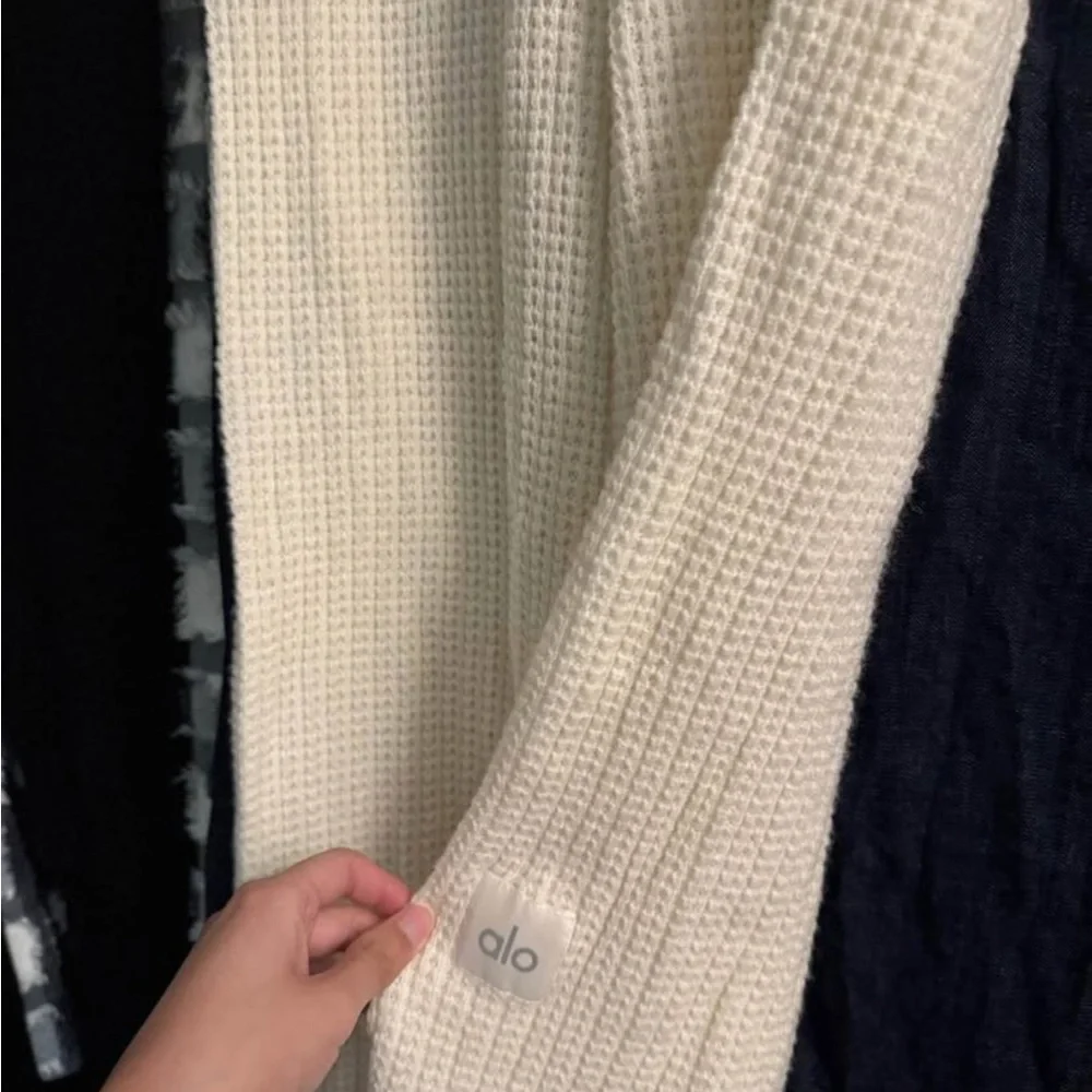 (Set) ALO Yoga Cashmere Plush Waffle 1/4 Zip Pullover + High Waist Pant - Picture 8 of 10